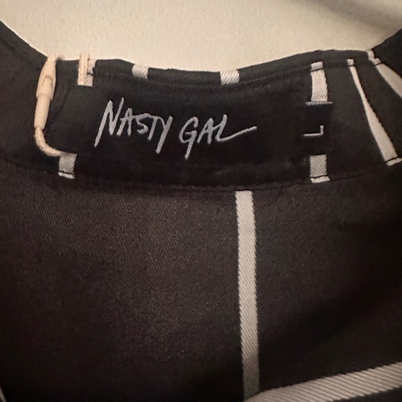 Nasty Gal Black and White Geometric satin Blouse - Picture 2 of 10